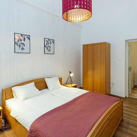 Sophie Apartman Eger Bagian luar foto