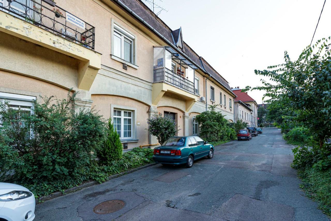 Sophie Apartman Eger Bagian luar foto