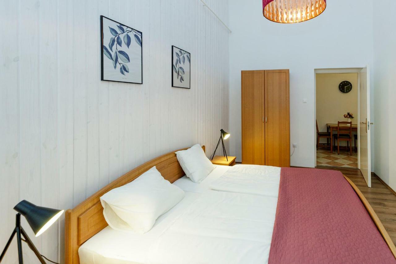 Sophie Apartman Eger Bagian luar foto