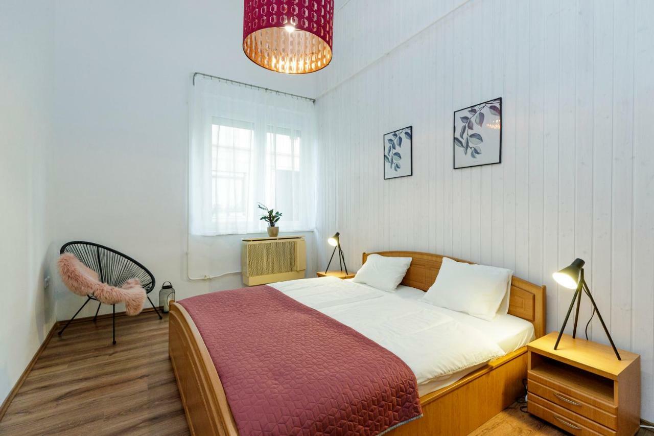 Sophie Apartman Eger Bagian luar foto