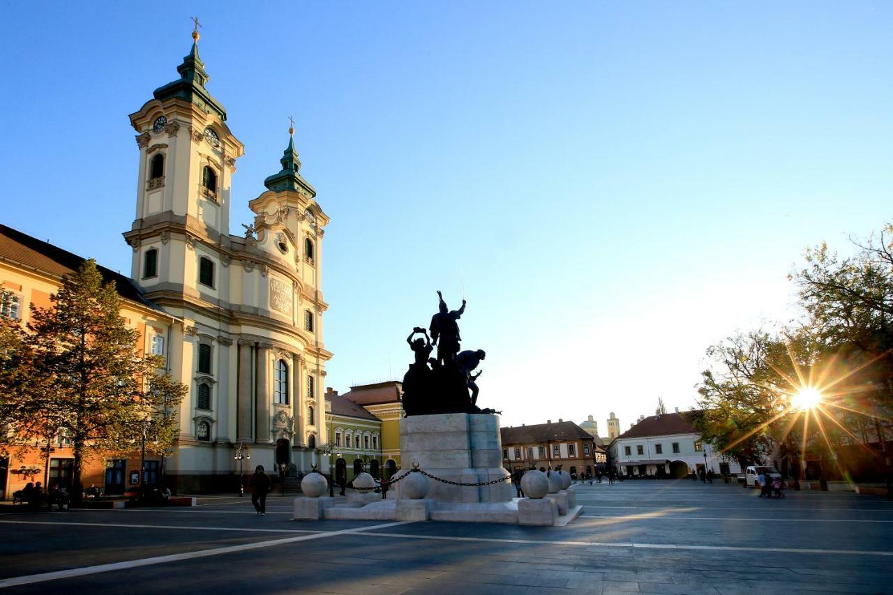 Sophie Apartman Eger Bagian luar foto